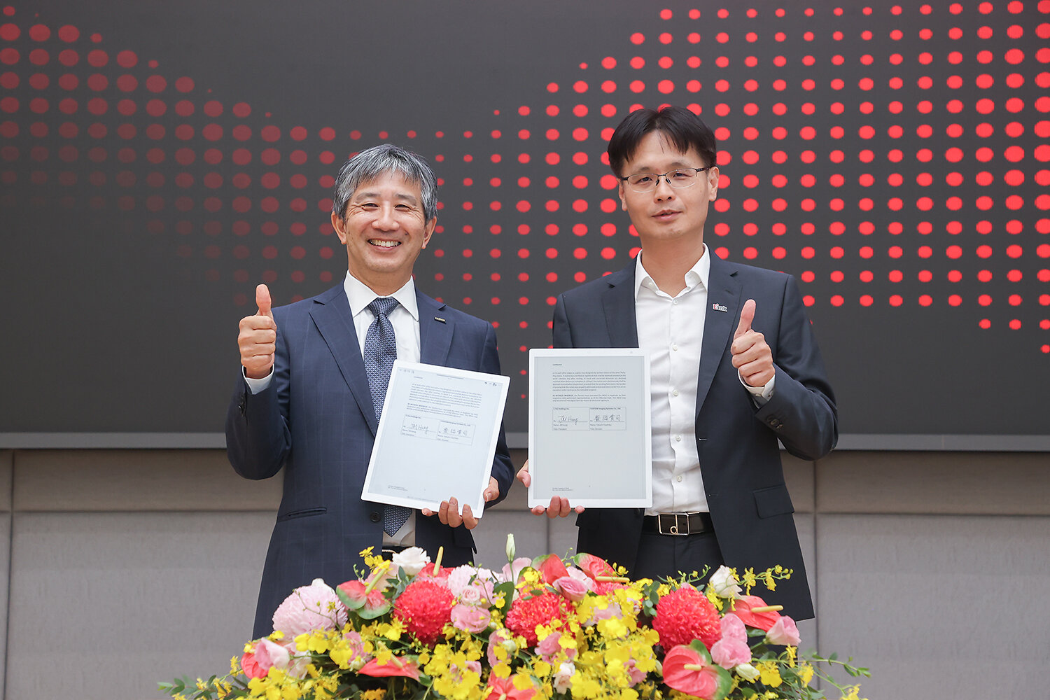 E Ink and Fujifilm Imaging Systems plan large-format colour ePaper signage for Japan's railways