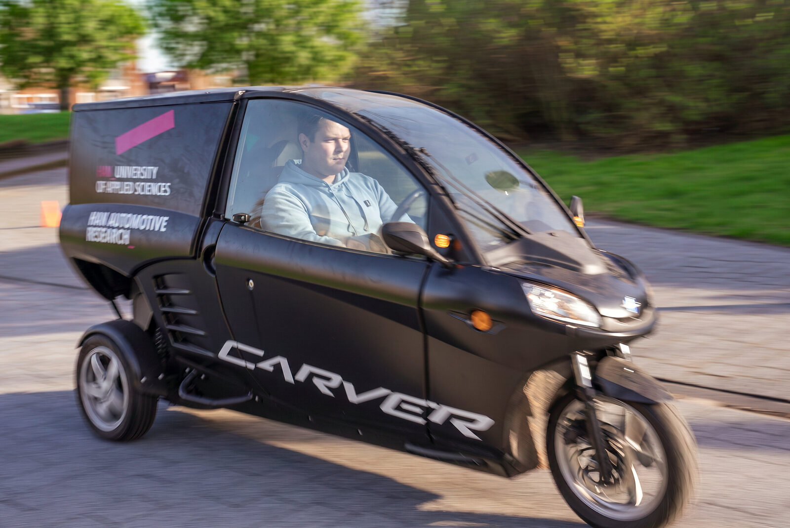Light electric vehicles could cut car use but raise cycling risk, Breda research finds