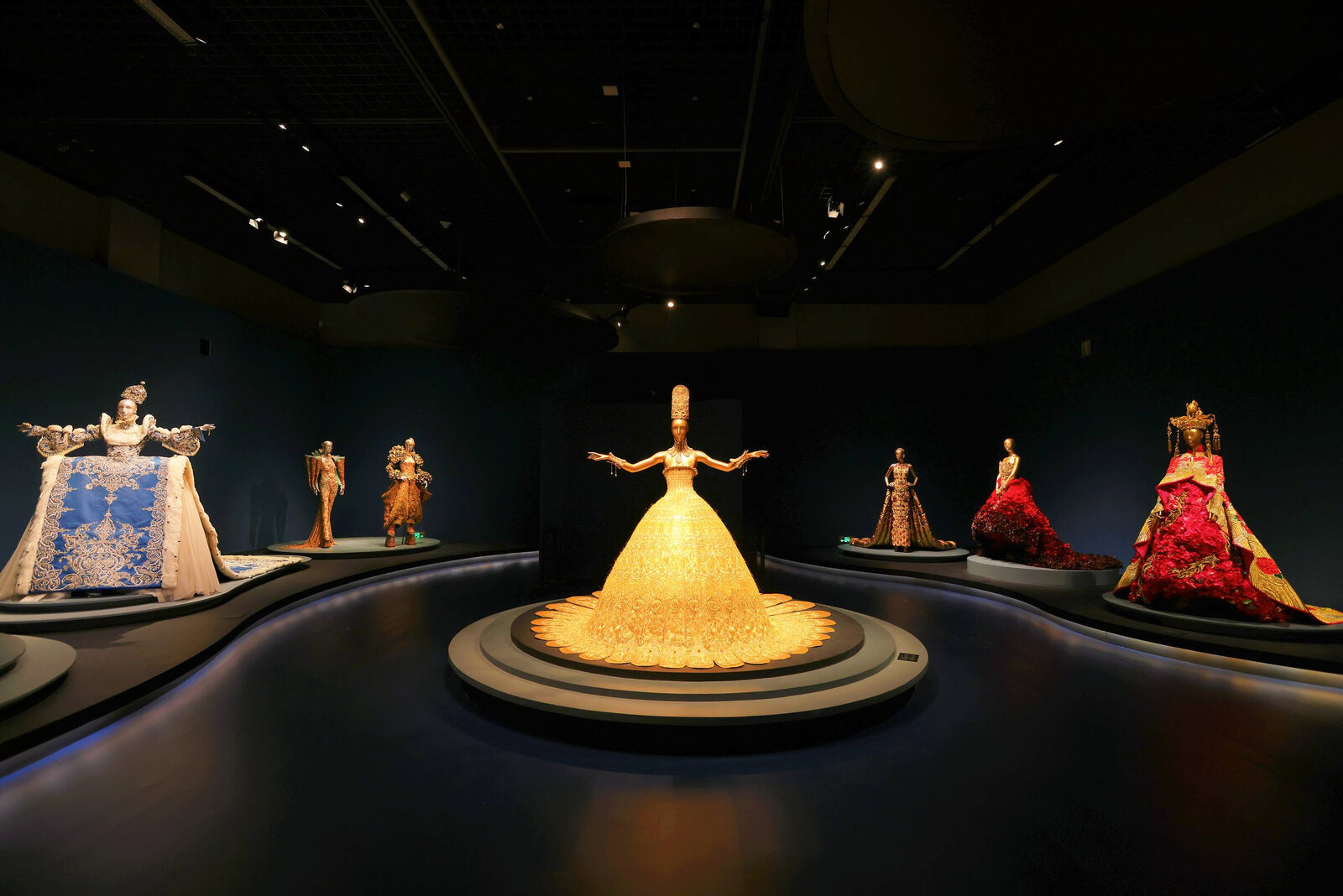 Guo Pei Costume Retrospective Opens in Hangzhou