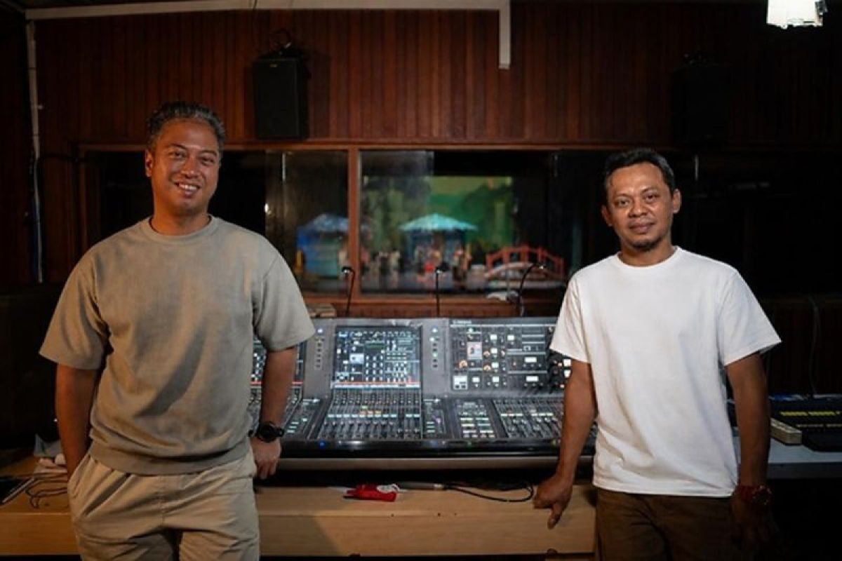 A Jakarta theatre swaps racks of wireless gear for one system