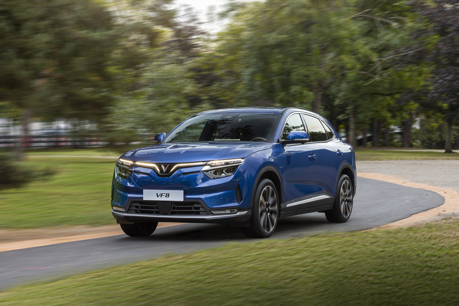 VinFast opens U.S. sales of the 2027 VF 8 with added driver-assistance systems