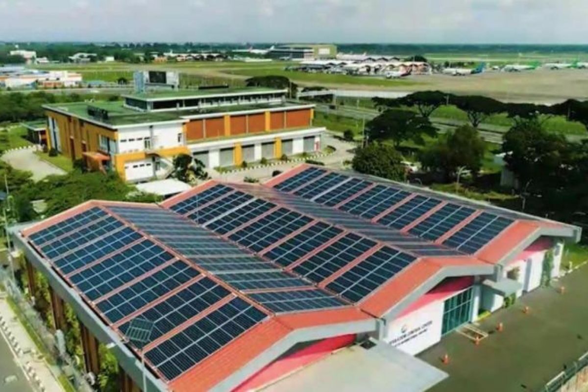 Solar panels go onto airport roofs, a small share of a 2025 target