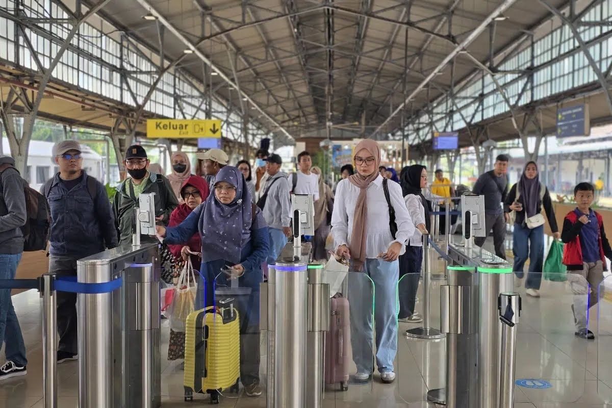 A railway's face-recognition gates, and the consent behind them